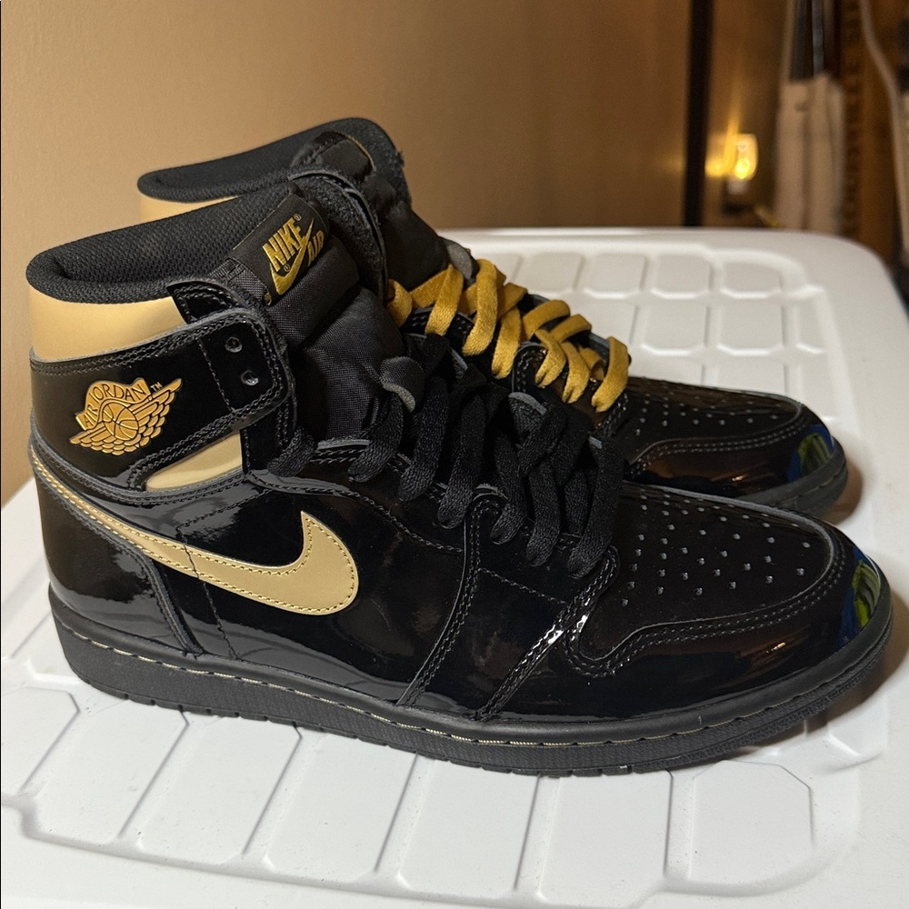 Jordan 1 Retro High OG Black Gold Patent